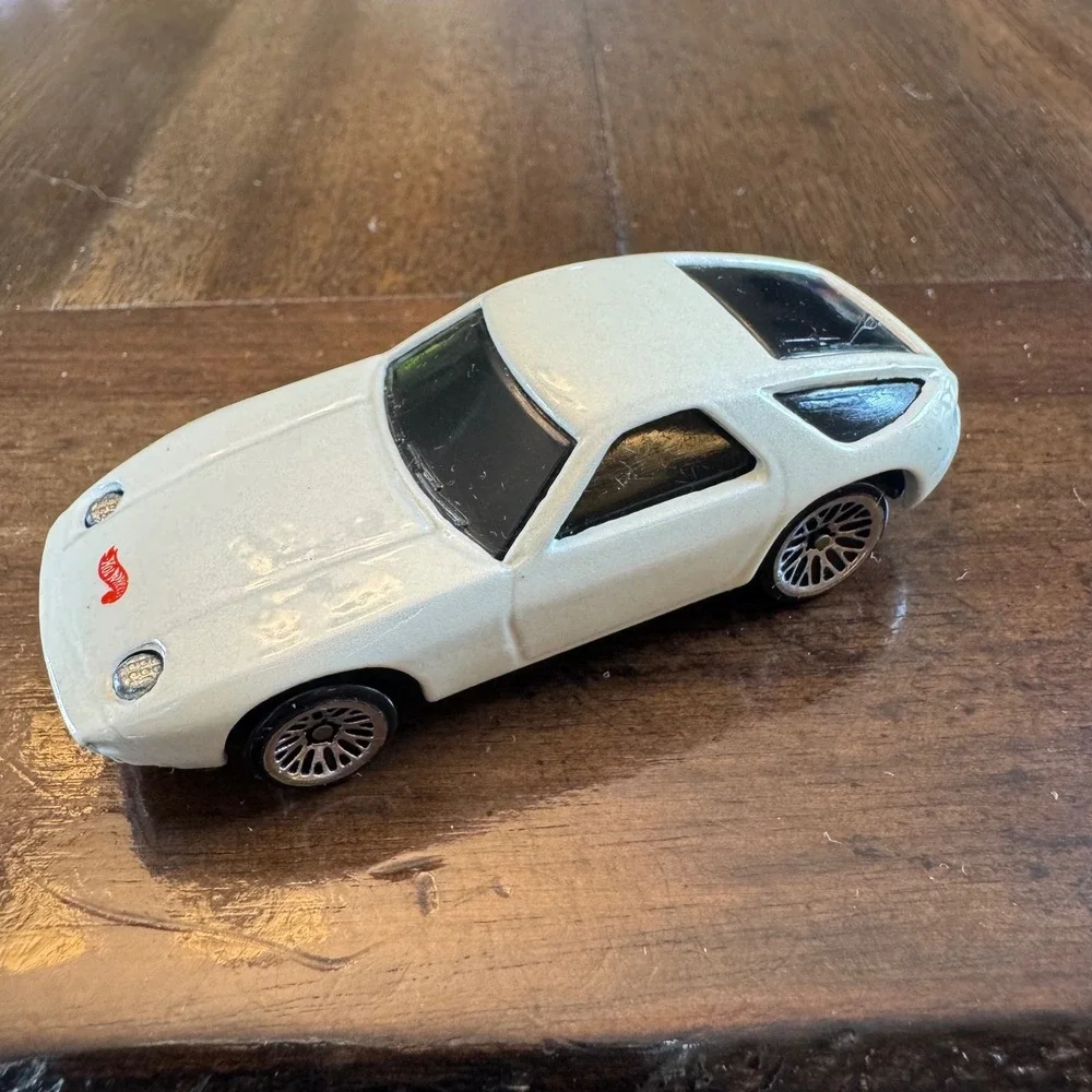 Hot Wheels Porsche 928 Pearl White 1978 Mattel Diecast Car Malaysia